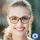 Frau mit Lesebrille Blue Breaker von I need you