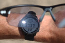 Blick durch Sportbrille mit Leseteil auf die Uhr